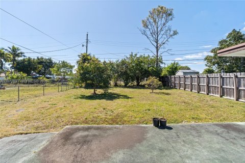 House in South Miami, Florida 2 bedrooms, 86.96 sq.m. № 2032930 - photo 26