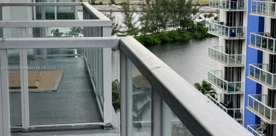 Condo à Miami, Floride, 2 chambres  № 1947005