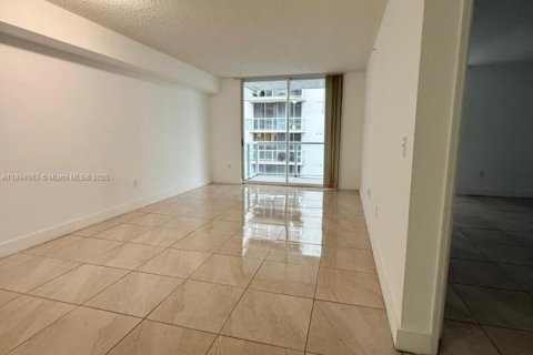 Copropriété à louer à Miami, Floride: 2 chambres, 68.75 m2 № 1947005 - photo 2