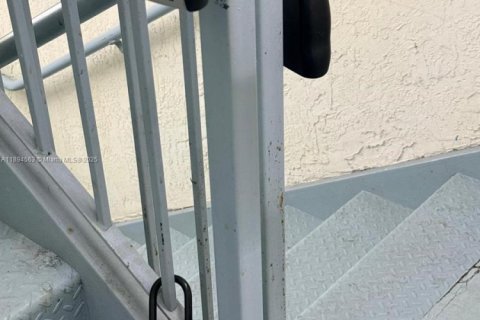 Copropriété à louer à Miami, Floride: 2 chambres, 68.75 m2 № 1947005 - photo 7