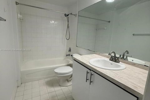 Copropriété à louer à Miami, Floride: 2 chambres, 68.75 m2 № 1947005 - photo 6