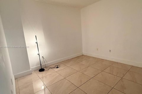 Copropriété à louer à Miami, Floride: 2 chambres, 68.75 m2 № 1947005 - photo 5