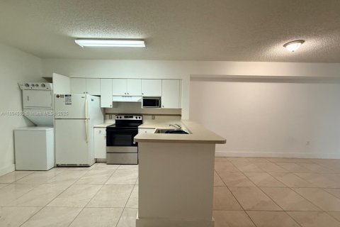 Copropriété à louer à Miami, Floride: 2 chambres, 68.75 m2 № 1947005 - photo 3