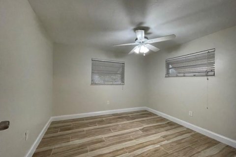 Villa ou maison à louer à Sunrise, Floride: 4 chambres, 144.46 m2 № 1222387 - photo 1