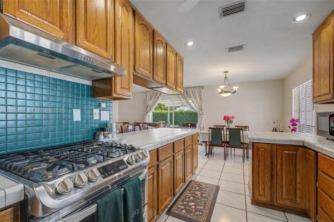 Casa en venta en Cutler Bay, Florida, 4 dormitorios, 210.52 m2 № 2011757 - foto 7