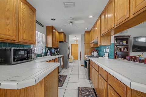 Casa en venta en Cutler Bay, Florida, 4 dormitorios, 210.52 m2 № 2011757 - foto 6