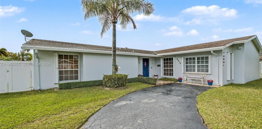 Casa en Cutler Bay, Florida 4 dormitorios, 210.52 m2 № 2011757