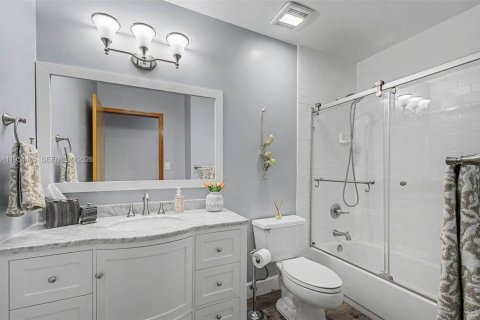 Casa en venta en Cutler Bay, Florida, 4 dormitorios, 210.52 m2 № 2011757 - foto 15