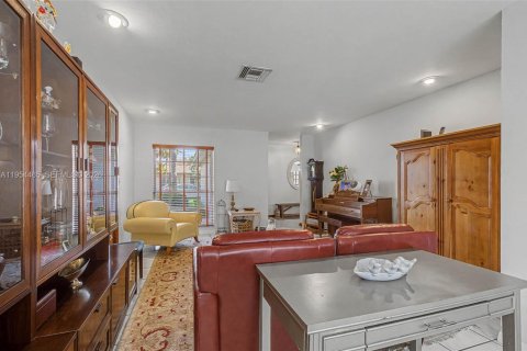 Casa en venta en Cutler Bay, Florida, 4 dormitorios, 210.52 m2 № 2011757 - foto 8