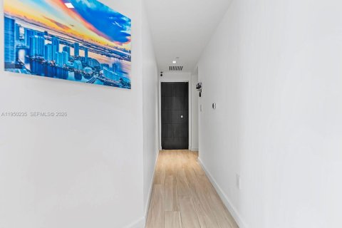 Купить кондоминиум в Майами, Флорида 1 спальня, 70.05м2, № 2005776 - фото 12