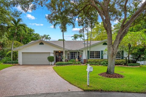 Casa en Miami, Florida 4 dormitorios, 220.18 m2 № 2344186