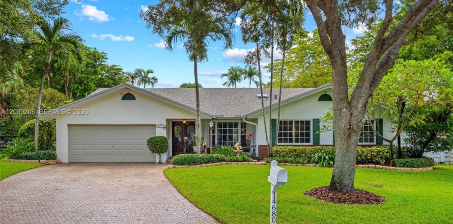 Casa en Miami, Florida 4 dormitorios, 220.18 m2 № 2344186