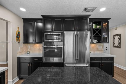 Casa en venta en Miami, Florida, 4 dormitorios, 220.18 m2 № 2344186 - foto 19