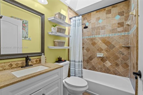 Casa en venta en Miami, Florida, 4 dormitorios, 220.18 m2 № 2344186 - foto 24
