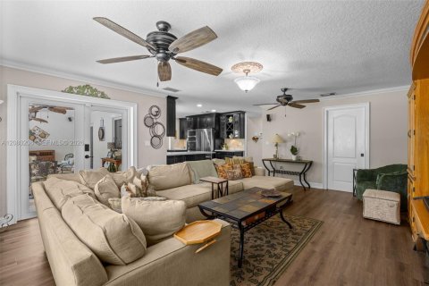 Casa en venta en Miami, Florida, 4 dormitorios, 220.18 m2 № 2344186 - foto 14
