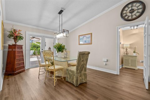 Casa en venta en Miami, Florida, 4 dormitorios, 220.18 m2 № 2344186 - foto 9
