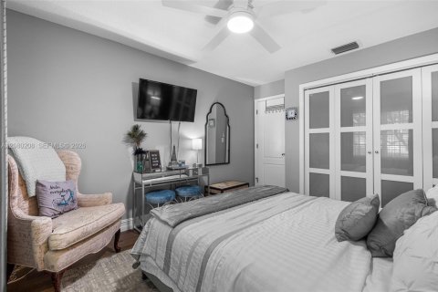 Casa en venta en Miami, Florida, 4 dormitorios, 220.18 m2 № 2344186 - foto 23