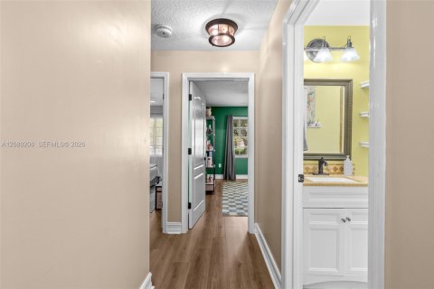 Casa en venta en Miami, Florida, 4 dormitorios, 220.18 m2 № 2344186 - foto 21
