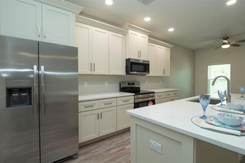 Casa en alquiler en Spring Hill, Florida, 3 dormitorios, 150.13 m2 № 1856133 - foto 16