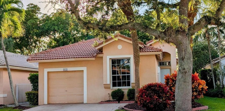 Casa en Weston, Florida 3 dormitorios, 138.89 m2 № 2046849