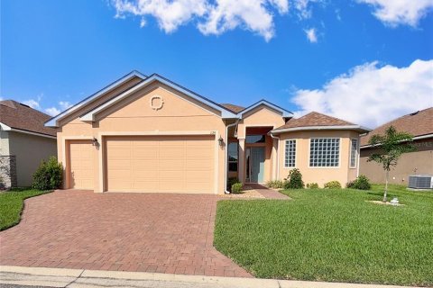 House in Winter Haven, Florida 3 bedrooms, 178.09 sq.m. № 2277944