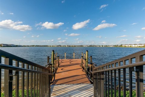 Adosado en venta en Miami Lakes, Florida, 3 dormitorios, 161.93 m2 № 1727095 - foto 30