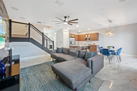 Adosado en venta en Miami Lakes, Florida, 3 dormitorios, 161.93 m2 № 1727095 - foto 7