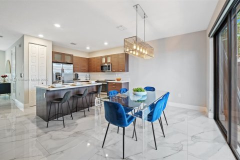 Adosado en venta en Miami Lakes, Florida, 3 dormitorios, 161.93 m2 № 1727095 - foto 8