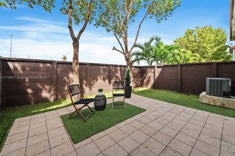 Adosado en venta en Miami Lakes, Florida, 3 dormitorios, 161.93 m2 № 1727095 - foto 18