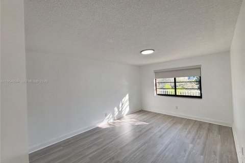 Copropriété à louer à Miami, Floride: 2 chambres, 89.93 m2 № 2010871 - photo 5