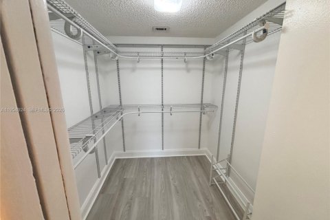 Copropriété à louer à Miami, Floride: 2 chambres, 89.93 m2 № 2010871 - photo 7