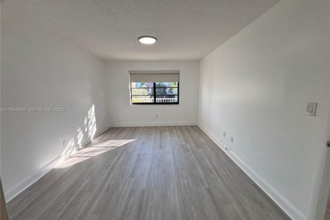 Copropriété à louer à Miami, Floride: 2 chambres, 89.93 m2 № 2010871 - photo 4