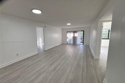 Copropriété à louer à Miami, Floride: 2 chambres, 89.93 m2 № 2010871 - photo 2