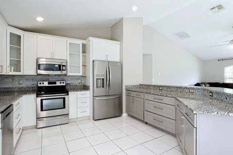 Villa ou maison à louer à Kissimmee, Floride: 3 chambres, 173.73 m2 № 2398503 - photo 16