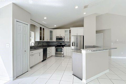 Villa ou maison à louer à Kissimmee, Floride: 3 chambres, 173.73 m2 № 2398503 - photo 18