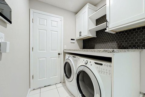 Villa ou maison à louer à Kissimmee, Floride: 3 chambres, 173.73 m2 № 2398503 - photo 26
