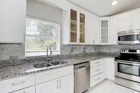 Villa ou maison à louer à Kissimmee, Floride: 3 chambres, 173.73 m2 № 2398503 - photo 15