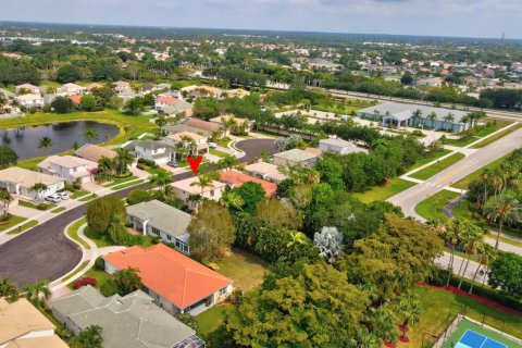 Снять в аренду виллу или дом в Веллингтон, Флорида 4 спальни, 200.67м2, № 1177124 - фото 1