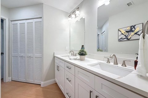 Townhouse in Oldsmar, Florida 2 bedrooms, 111.58 sq.m. № 1914262 - photo 21