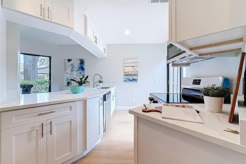 Townhouse in Oldsmar, Florida 2 bedrooms, 111.58 sq.m. № 1914262 - photo 12