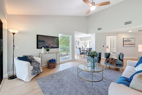 Townhouse in Oldsmar, Florida 2 bedrooms, 111.58 sq.m. № 1914262 - photo 5