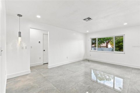 House in Holiday, Florida 3 bedrooms, 140 sq.m. № 2348400 - photo 9