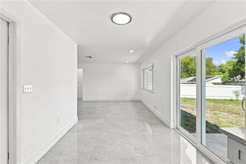 House in Holiday, Florida 3 bedrooms, 140 sq.m. № 2348400 - photo 10