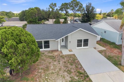 House in Holiday, Florida 3 bedrooms, 140 sq.m. № 2348400 - photo 3