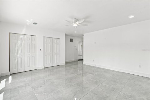 House in Holiday, Florida 3 bedrooms, 140 sq.m. № 2348400 - photo 11