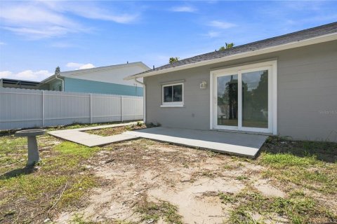 House in Holiday, Florida 3 bedrooms, 140 sq.m. № 2348400 - photo 18