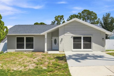Villa ou maison à Holiday, Floride 3 chambres, 140 m2 № 2348400