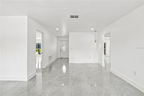 House in Holiday, Florida 3 bedrooms, 140 sq.m. № 2348400 - photo 5