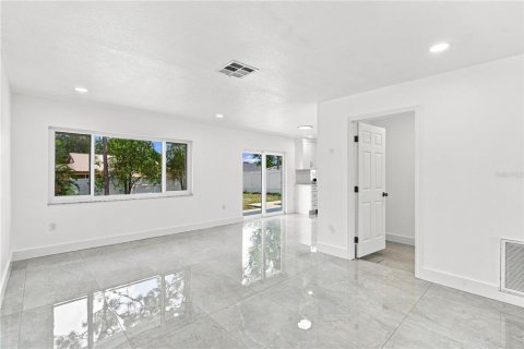 House in Holiday, Florida 3 bedrooms, 140 sq.m. № 2348400 - photo 7