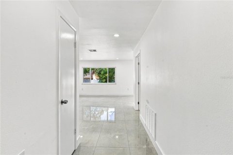 House in Holiday, Florida 3 bedrooms, 140 sq.m. № 2348400 - photo 4